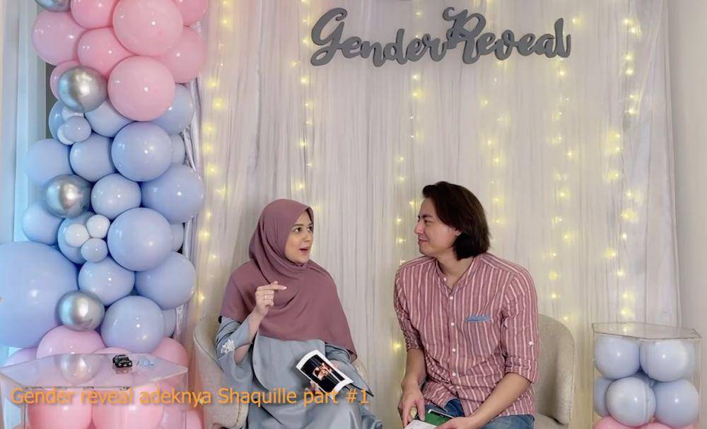 Momen gender reveal Cut Meyriska. (Youtube.com/RogerChika Journey)