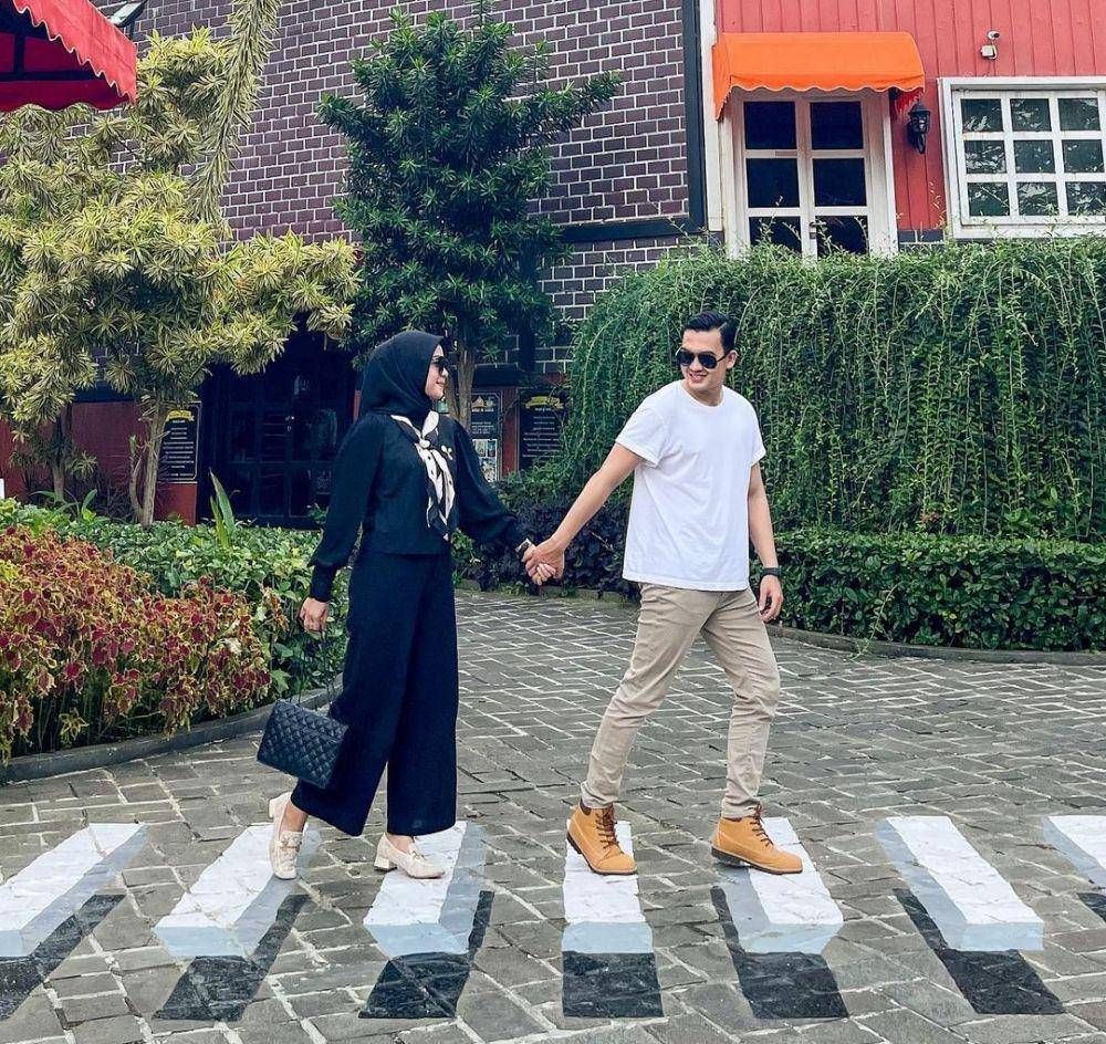 Ikbal Fauzi dan istri (instagram.com/ikbalfauzi_)