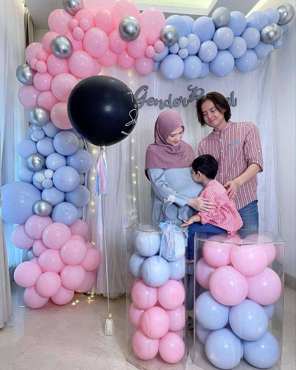 Momen gender reveal Cut Meyriska. (instagram.com/shaquillekailidanuarta)