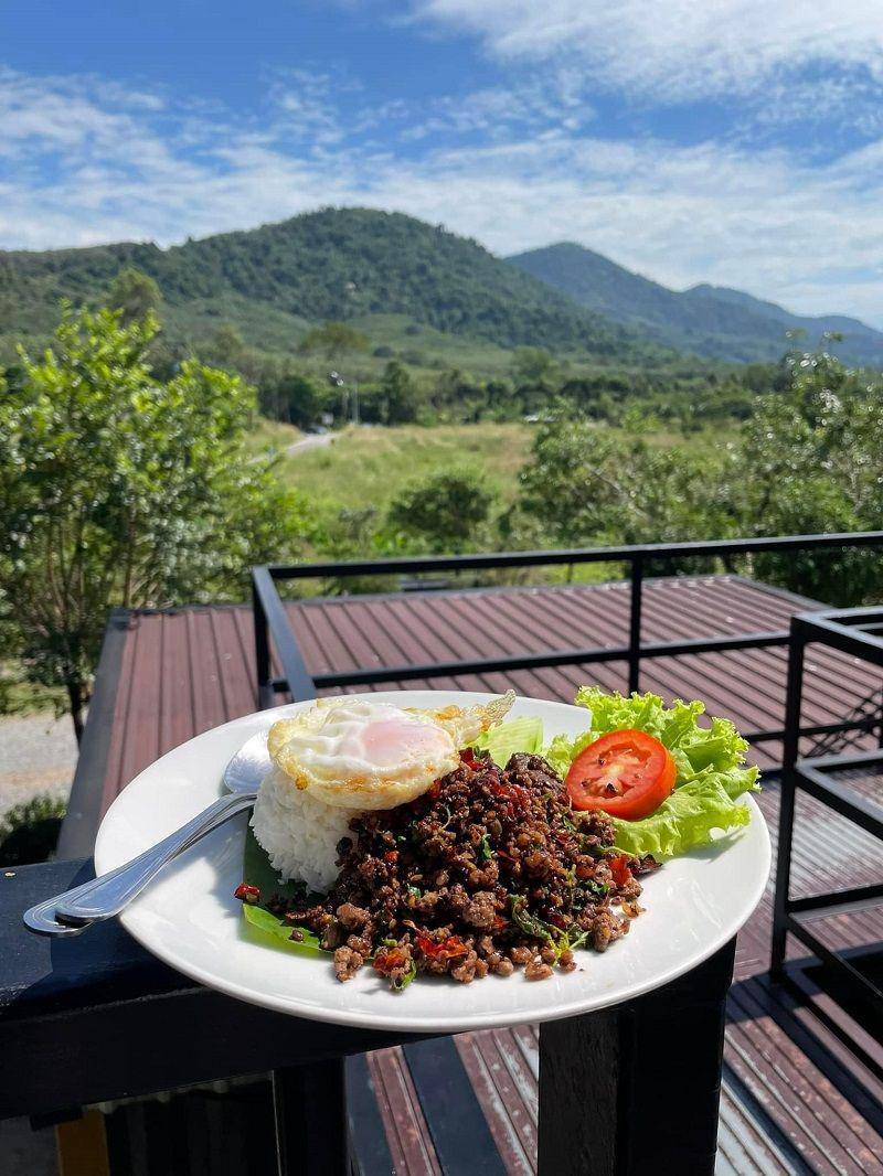 V Coffee and Eatery(facebook.com/vcafecoffeehouse)