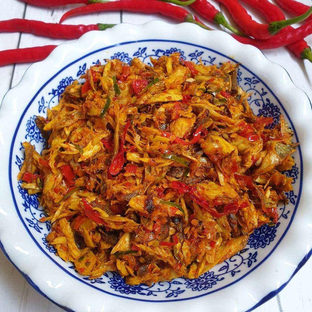 ikan tongkol suwir pedas (nstagram.com/leviana_wang)
