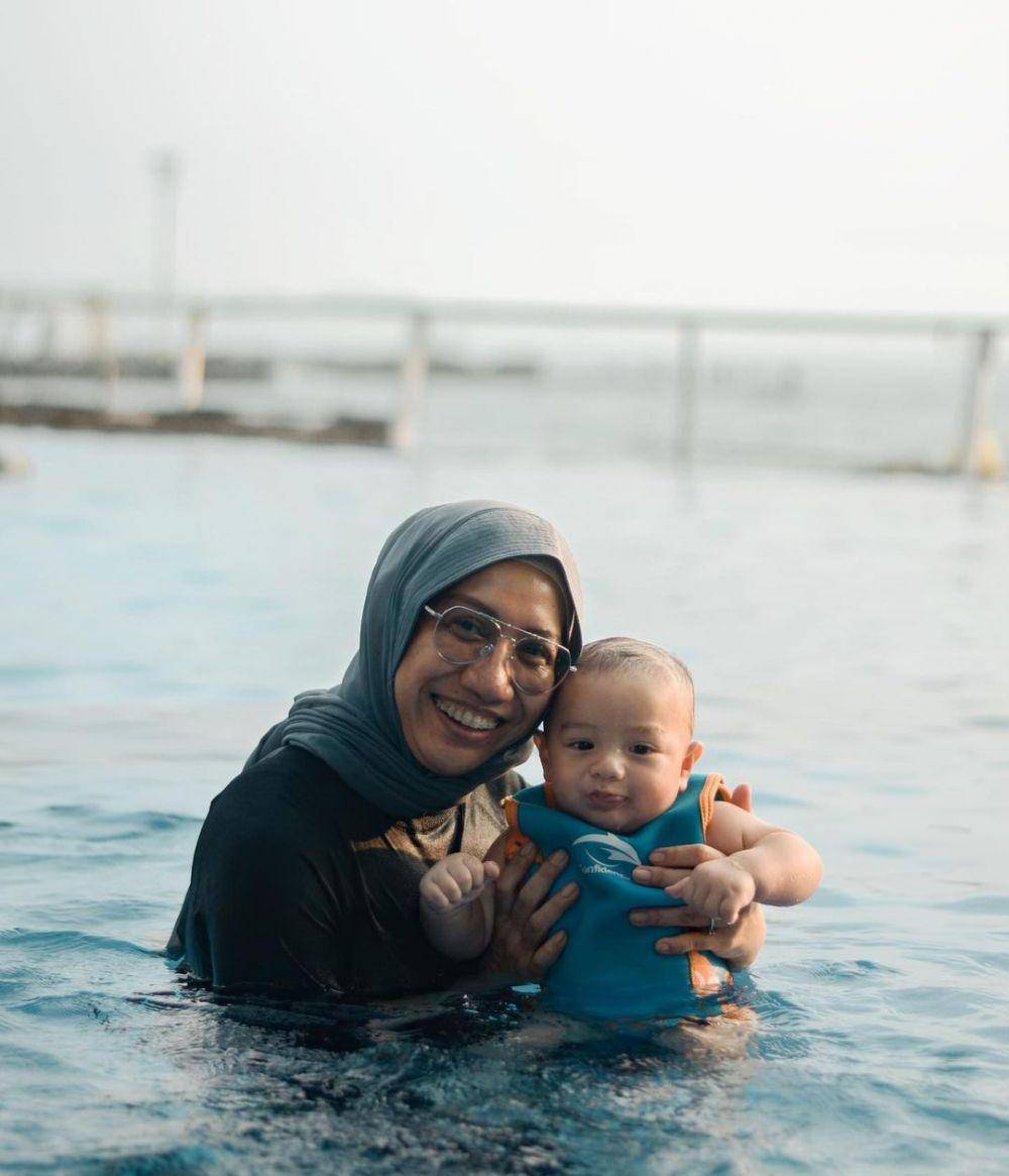 potret Air Rumi dan nenek (instagram.com/_irishbella_)
