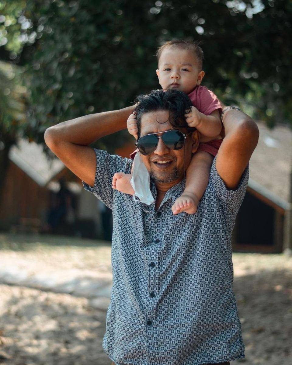 potret Air Rumi dan kakek (instagram.com/airrumiakbar1453)