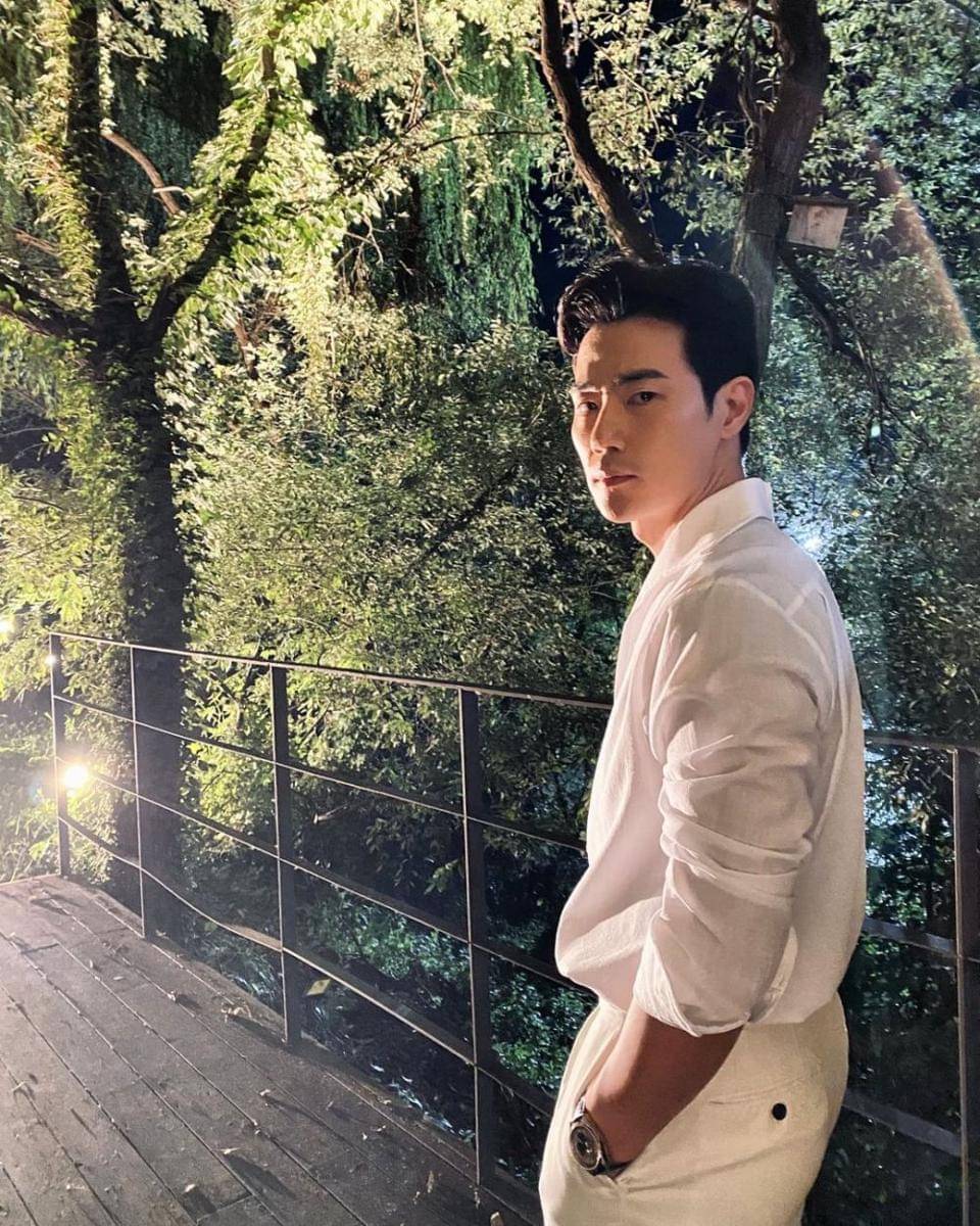 Kim Kang Woo (instagram.com/kangwoo_king)