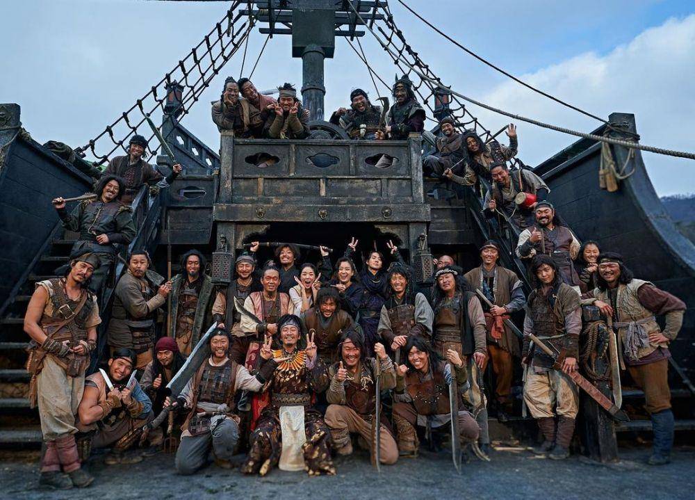 para pemeran film The Pirates: The Last Royal Treasure (instagram.com/hanhyojoo222)