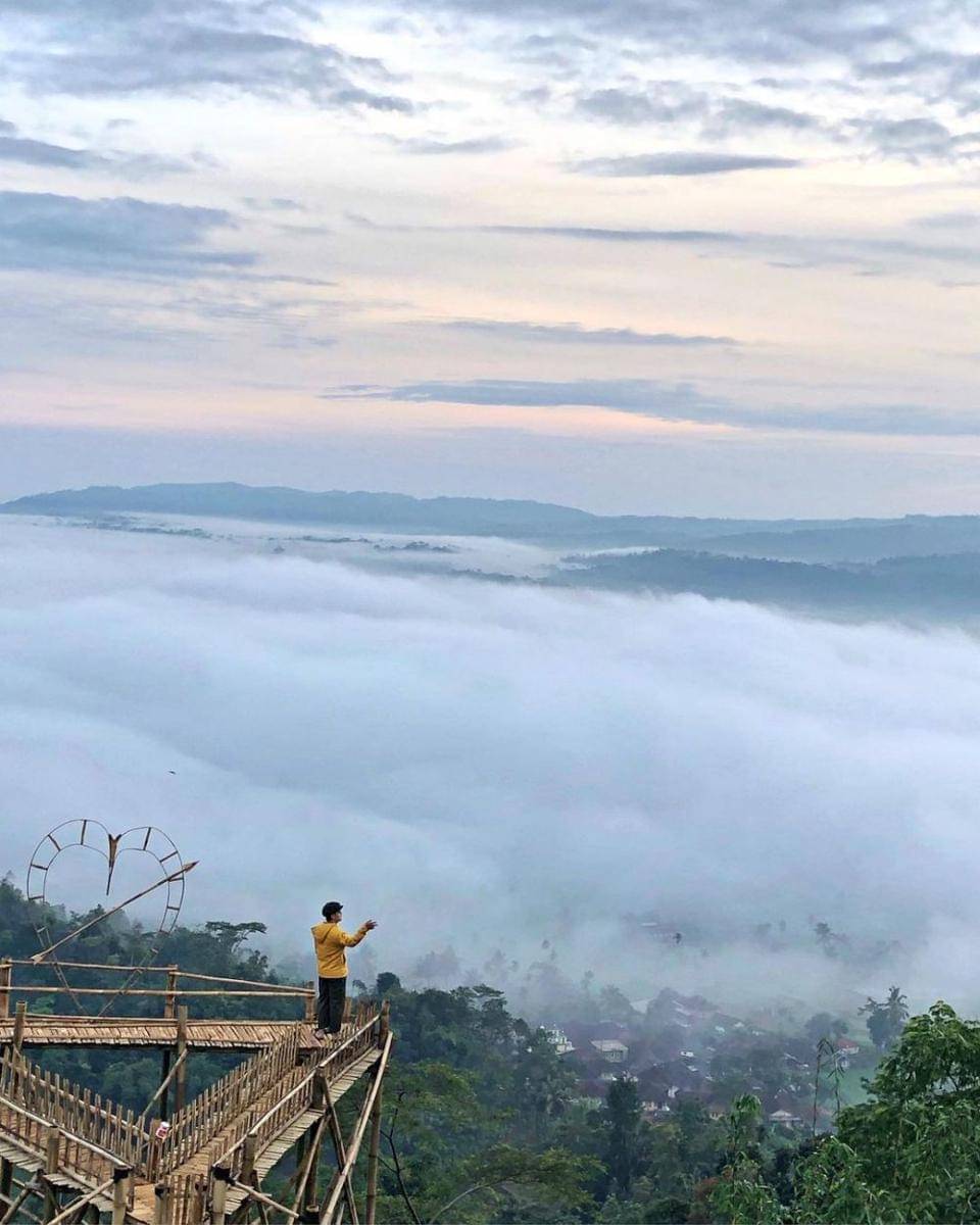 Bukit Pamoyanan, Subang, Jawa Barat (instagram.com/adenuansa)