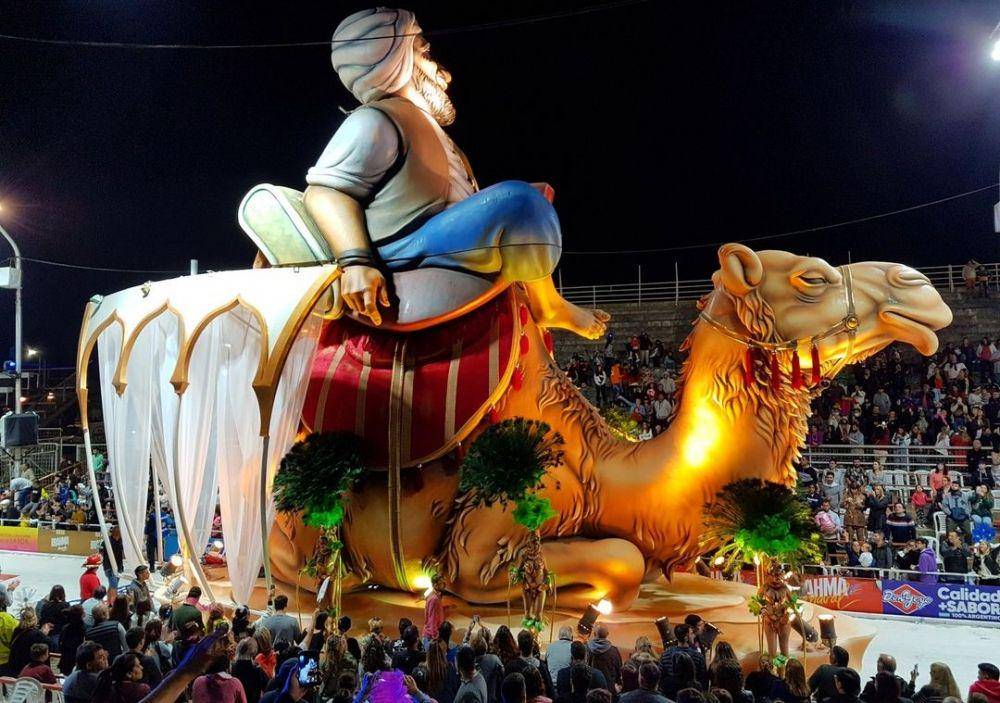 Carnaval in Gualeguaychu (instagram.com/salieronlosbabbaluci)