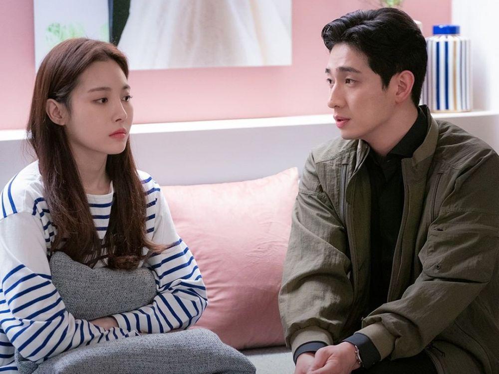 5 Tanda Pasangan Belum Move On Versi Forecasting Love and Weather