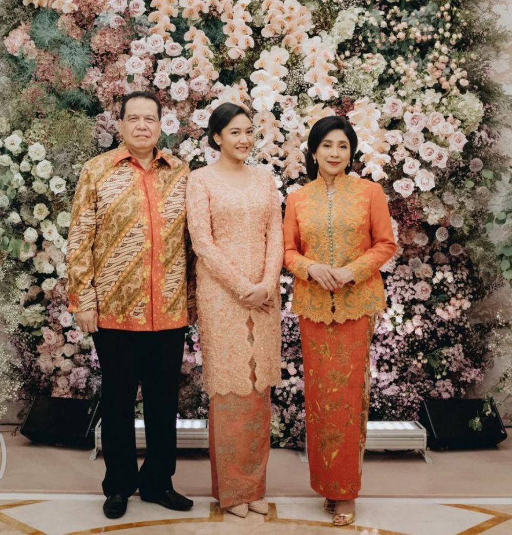 Kebaya Putri Tanjung dan Anita Tanjung (instagram.com/anita_chairultanjung)