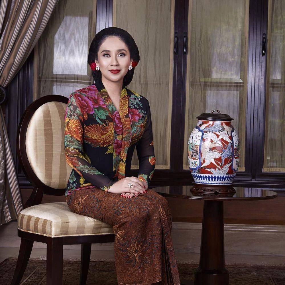 style kebaya Anita Tanjung (instagram.com/anita_chairultanjung)