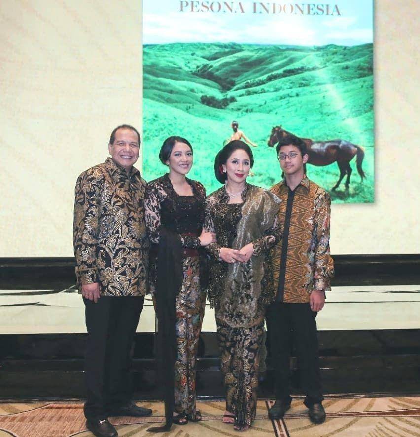 style kebaya Anita Tanjung (instagram.com/anita_chairultanjung)