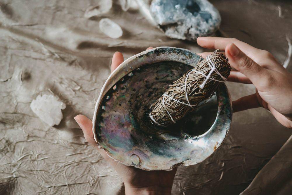 ilustrasi ritual (unsplash.com/Content Pixie)