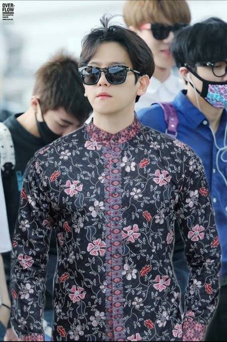 Editan Baekhyun EXO pakai batik (Twitter.com/parkyurii_)