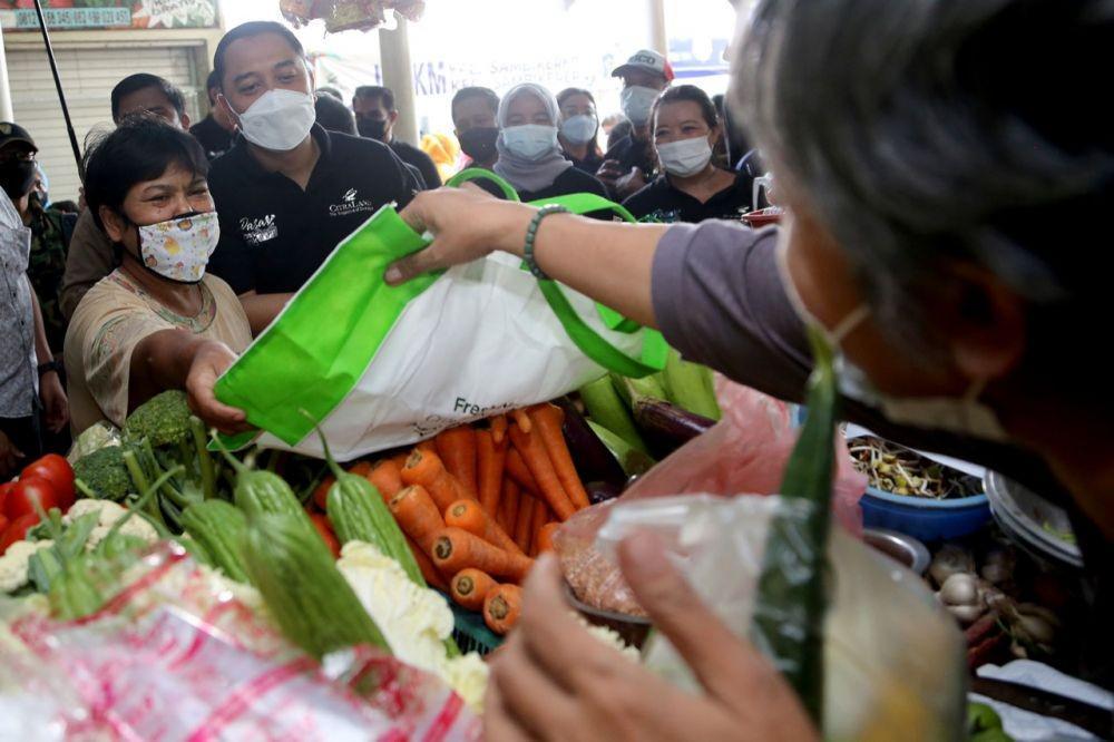 Perwali Surabaya Soal Kantong Plastik Dinilai Kurang Tegas