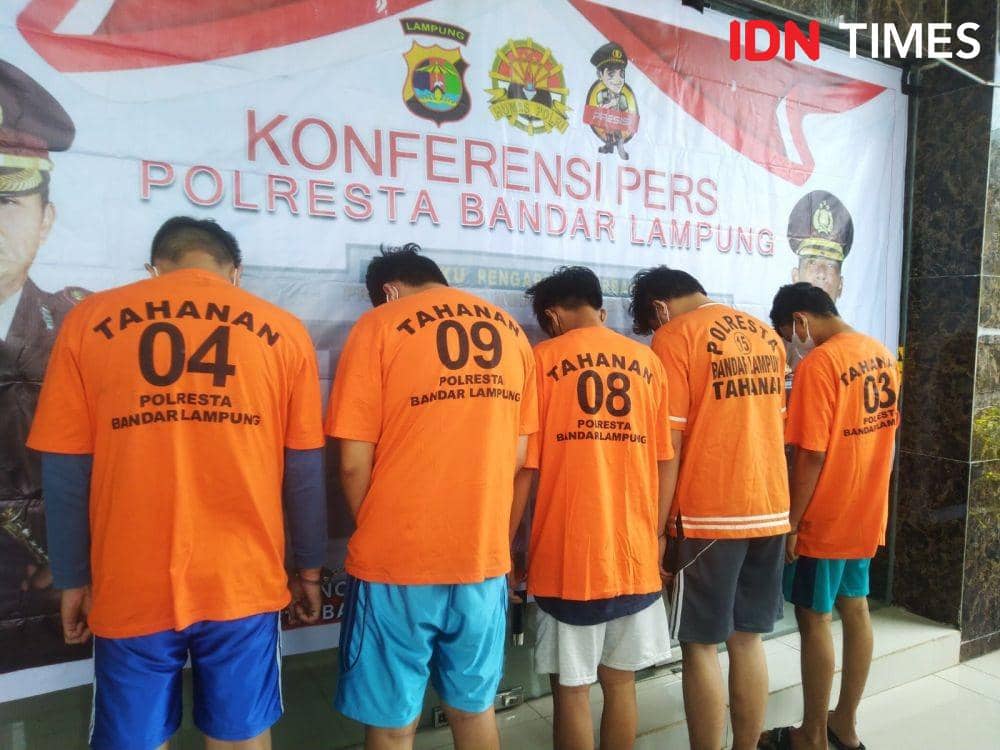 Unit Ranmor Satreskrim Polresta Bandar Lampung membekuk kawanan pelaku penipuan dan penggelapan spesialis mobil rental  di wilayah hukum Bandar Lampung. (IDN Times/Tama Yudha Wiguna)