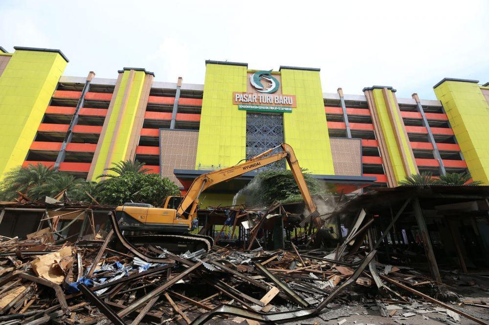 TPS Pasar Turi Mulai Diratakan dengan Tanah