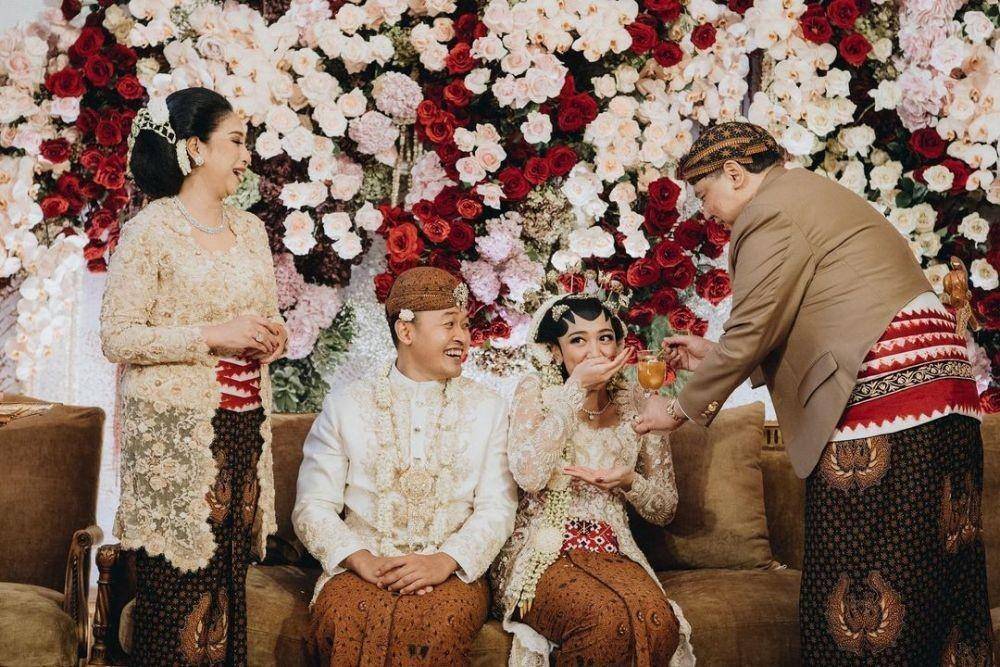 style kebaya Anita Tanjung (instagram.com/morden.co)