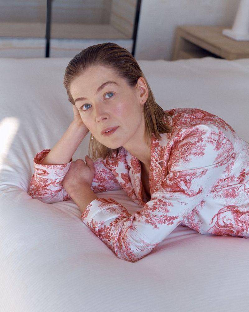 Rosamund Pike (instagram.com/dior)