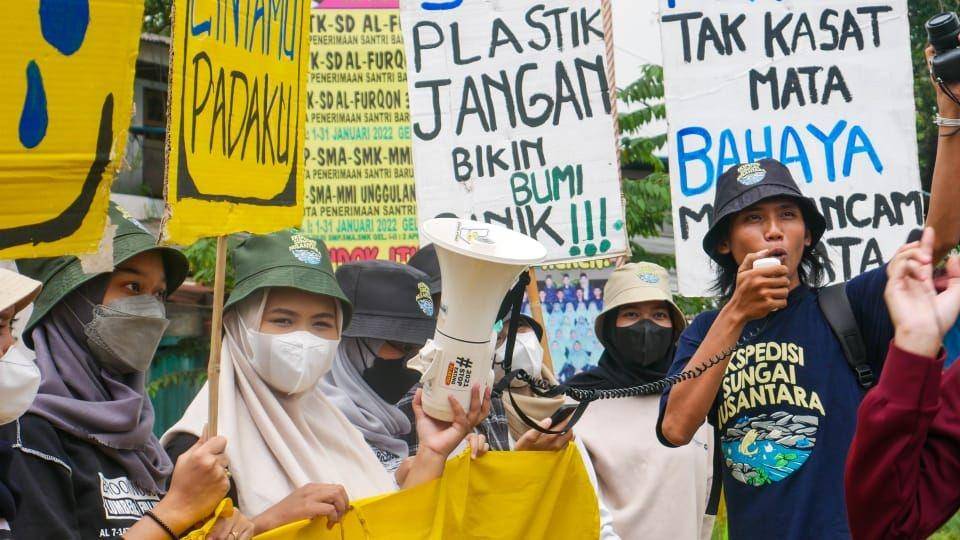 Aksi damai Hari Air 2022. Dok. Ecoton.