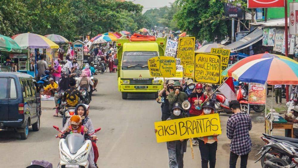 Aksi damai Hari Air 2022. Dok. Ecoton.