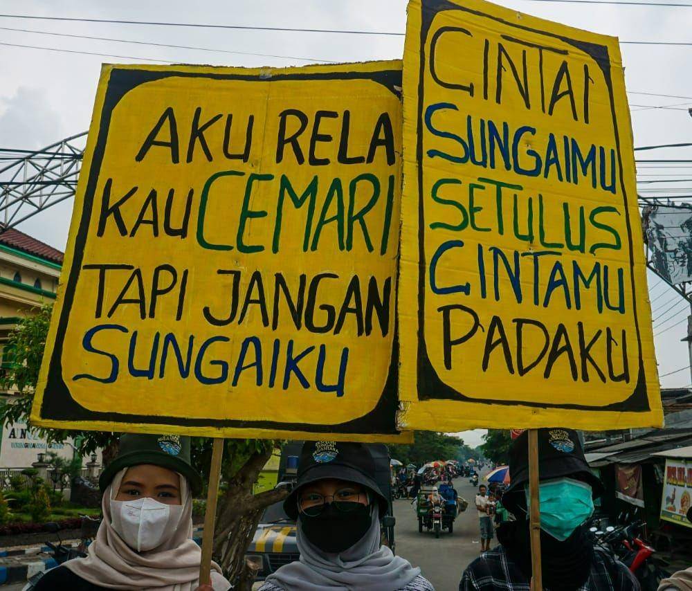 Aksi damai Hari Air 2022. Dok. Ecoton.