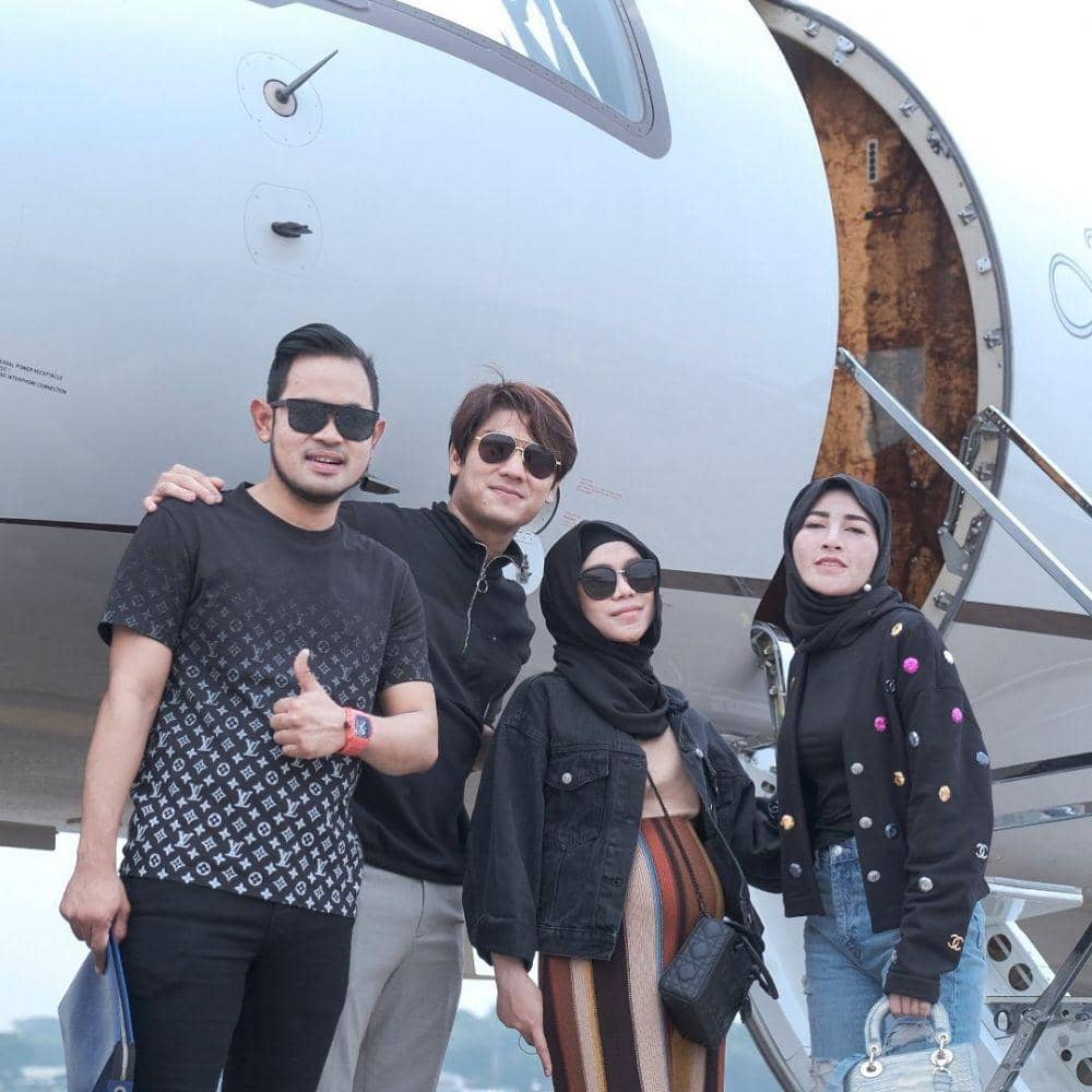 Deretan artis pernah naik jet pribadi Juragan99 (instagram.com/rizkybillar)