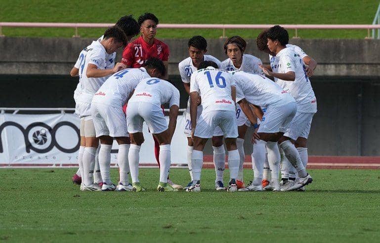 Kiper keturunan Indonesia, Ryu Nugraha (merah), yang main di Jepang / Instagram @ryuu0406