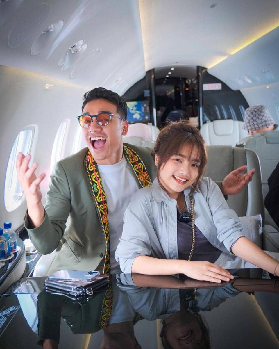 Deretan artis pernah naik jet pribadi Juragan99 (instagram.com/fadlyfsl_)