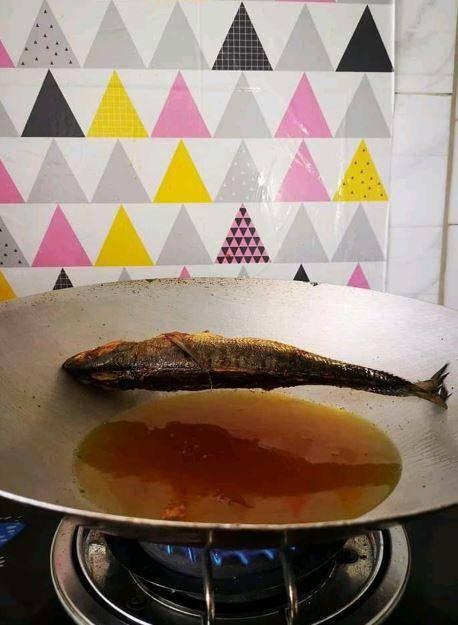 potret apes menggoreng (Instagram.com/receh.id)