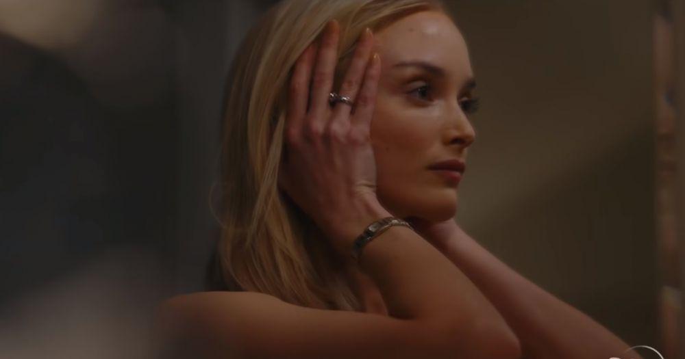 9 Potret Charlotte Le Bon, 'Istri' Sebastian Stan di Film Fresh