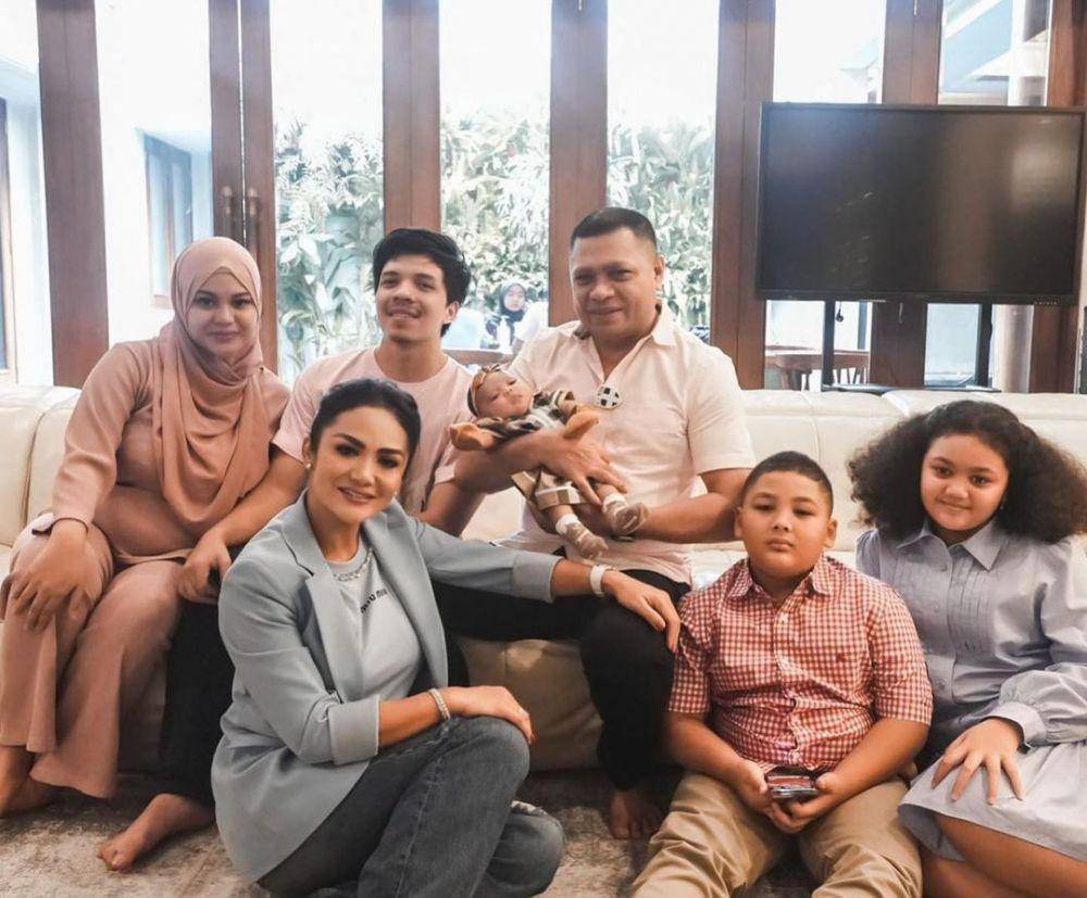 potret Raul Lemos dan Ameena (instagram.com/krisdayantilemos)