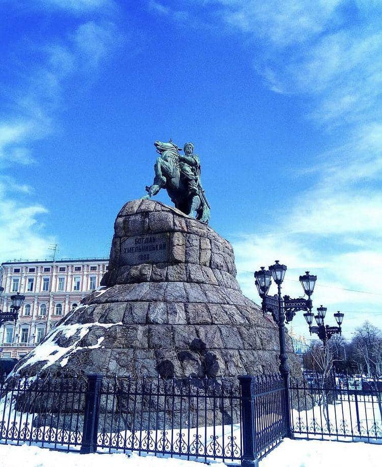 Monumen Bohdan Khmelnytskyi  (instagram.com/miss.volha)