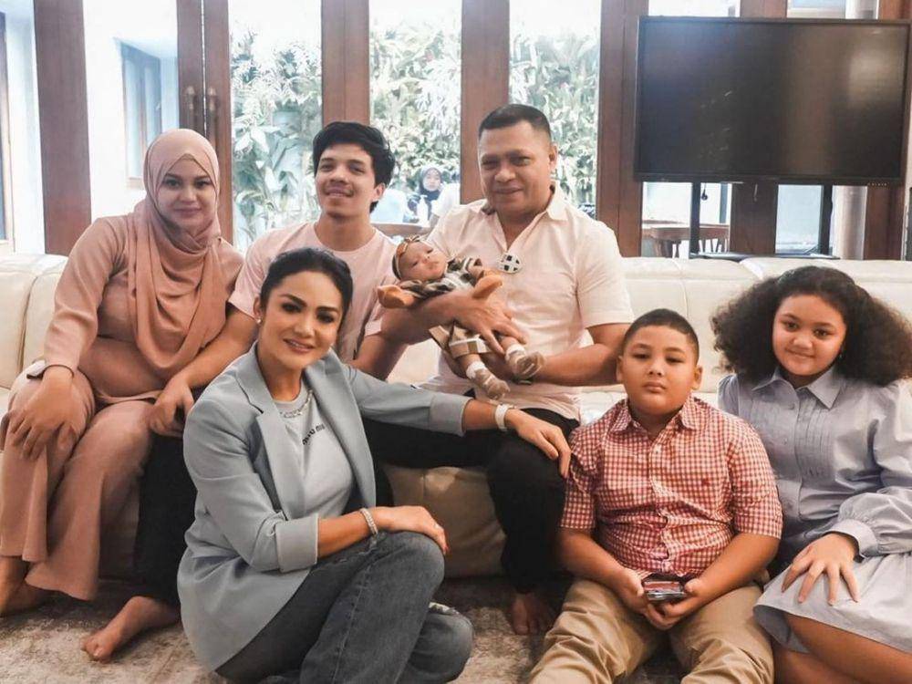 potret Raul Lemos dan Ameena (instagram.com/krisdayantilemos)