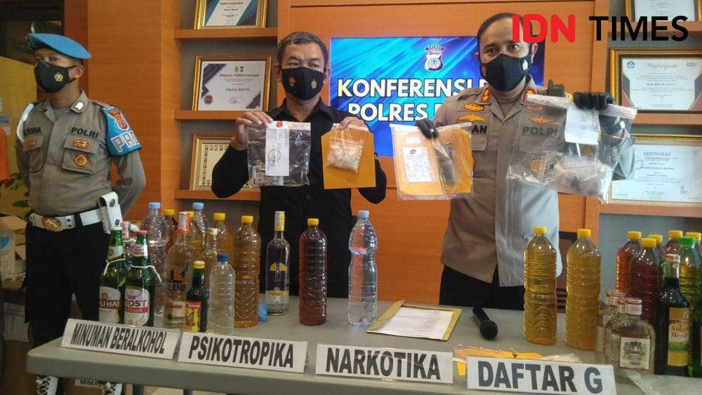 Barang bukti narkoba yang diamankan dari 8 tersangka pengedar narkoba yang ditangkap polisi.(IDN Times/Daruwaskita)