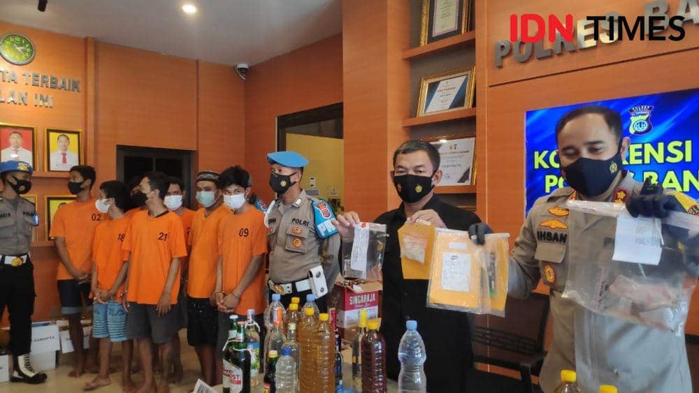 Polres Bantul Sita Ratusan Botol Miras Kemasan hingga Oplosan