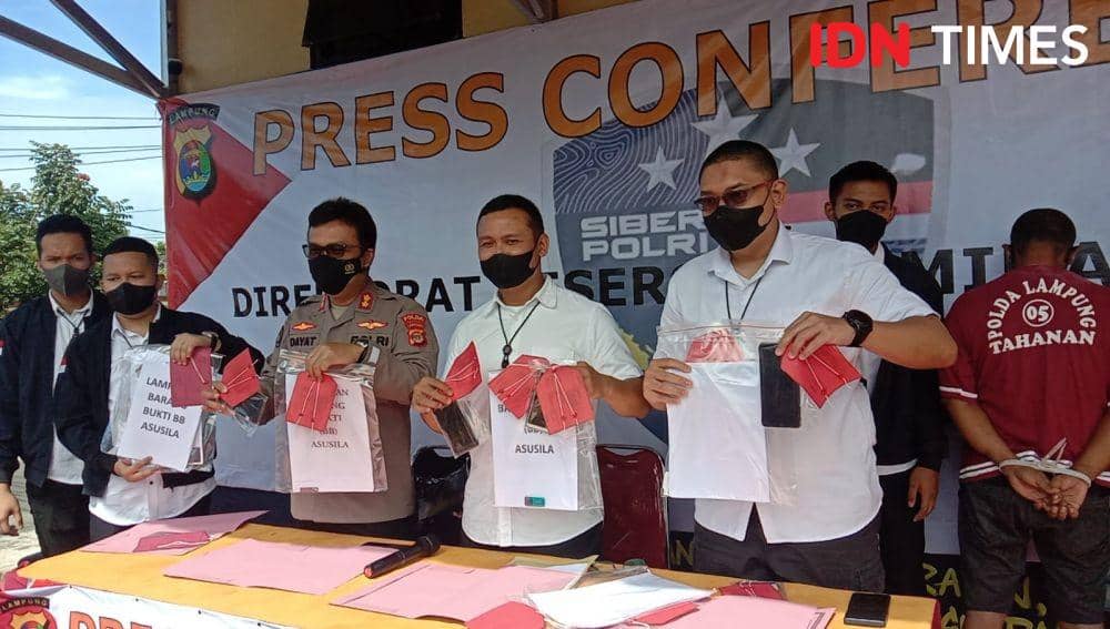 Subdit 5 Cyber Crime Ditreskrimsus Polda Lampung mengungkap empat kasus penyebaran video porno di medsos. (IDN Times/Tama Yudha Wiguna)