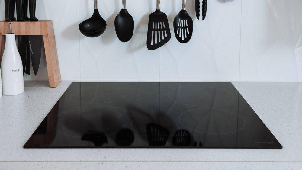 ilustrasi dapur dengan kompor induksi (pexels.com/Rachel Claire)