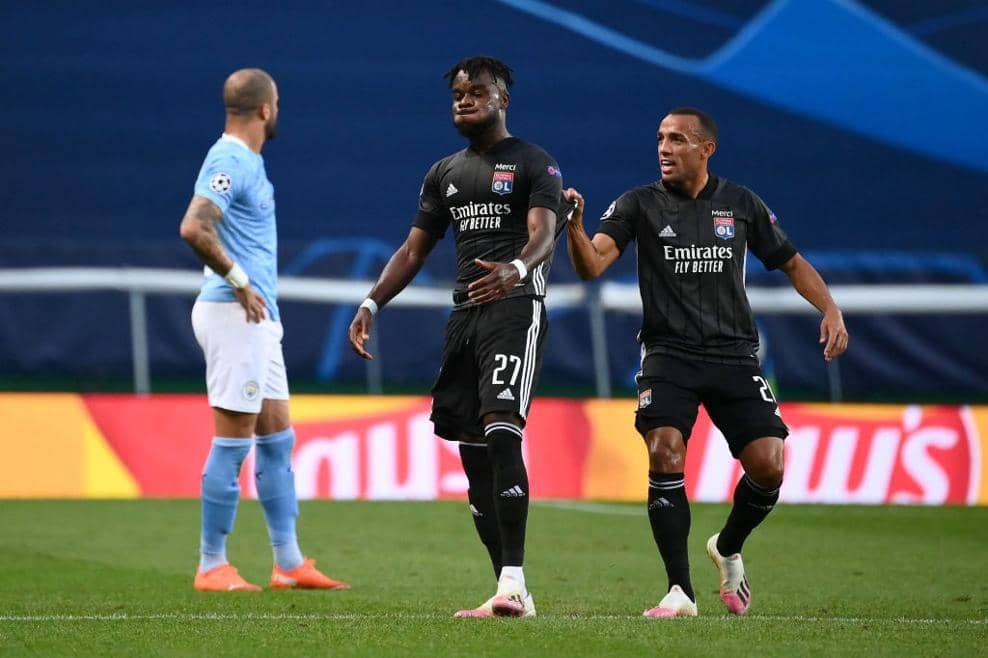 potret pemain Lyon melakukan selebrasi gol (uefa.com)