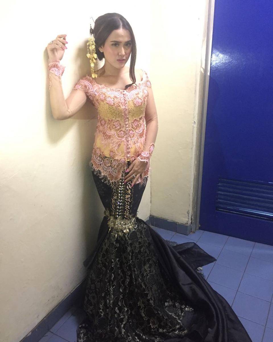Kebaya Meggy Diaz (instagram.com/meggydiazworld)