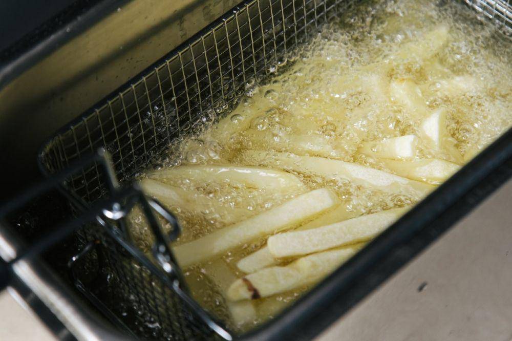 ilustrasi deep frying (pexels.com/ Ron Lach)