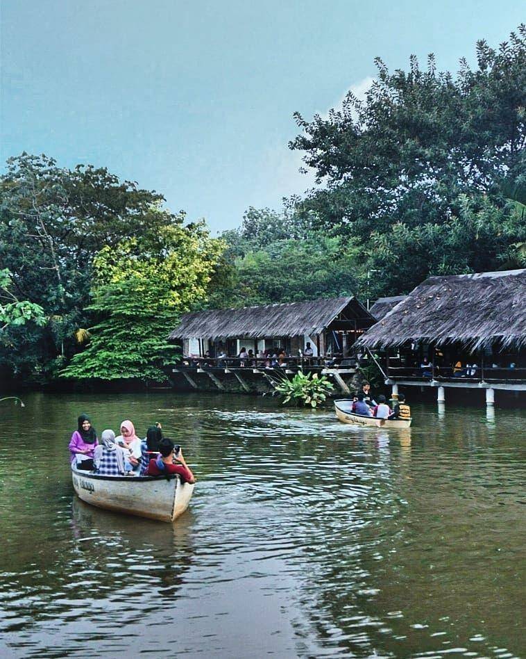 Saung Talaga Depok (instagram.com/saungtalaga)