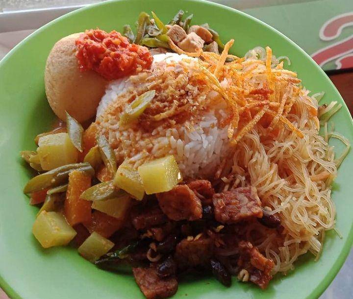 nasi lemak khas Riau (instagram.com/sarapanheboh)
