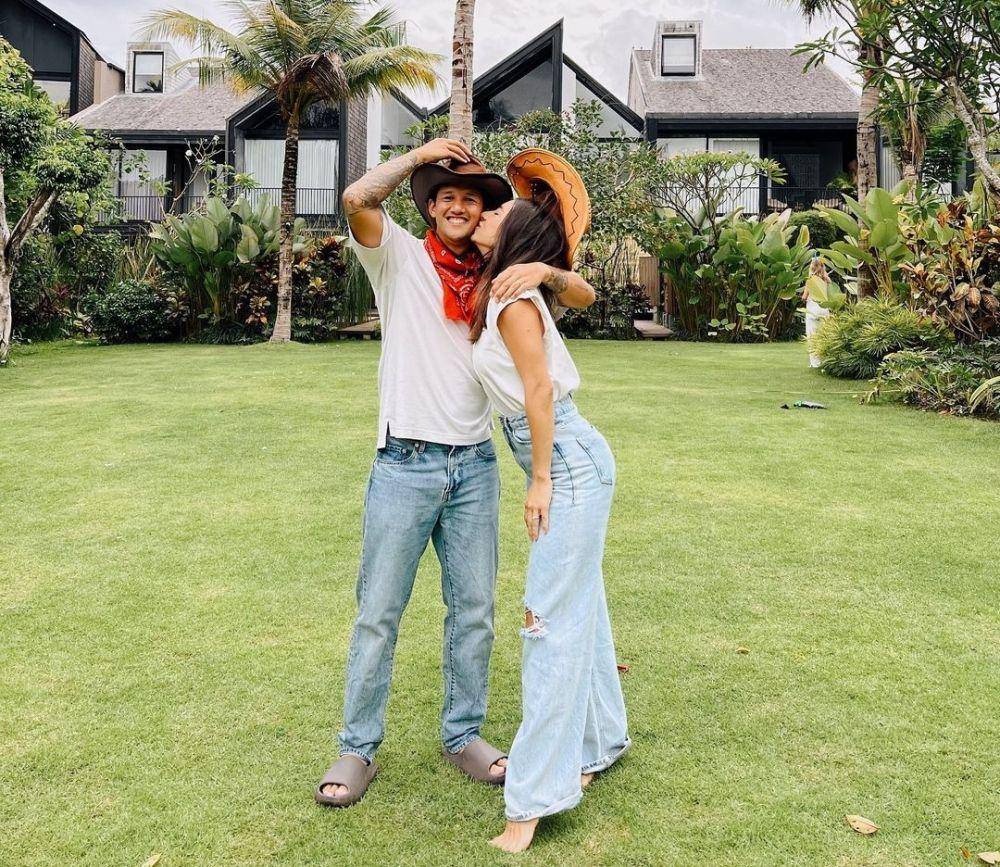 potret Irfan Bachdim dan Jennifer (instagram.com/jenniferbachdim)