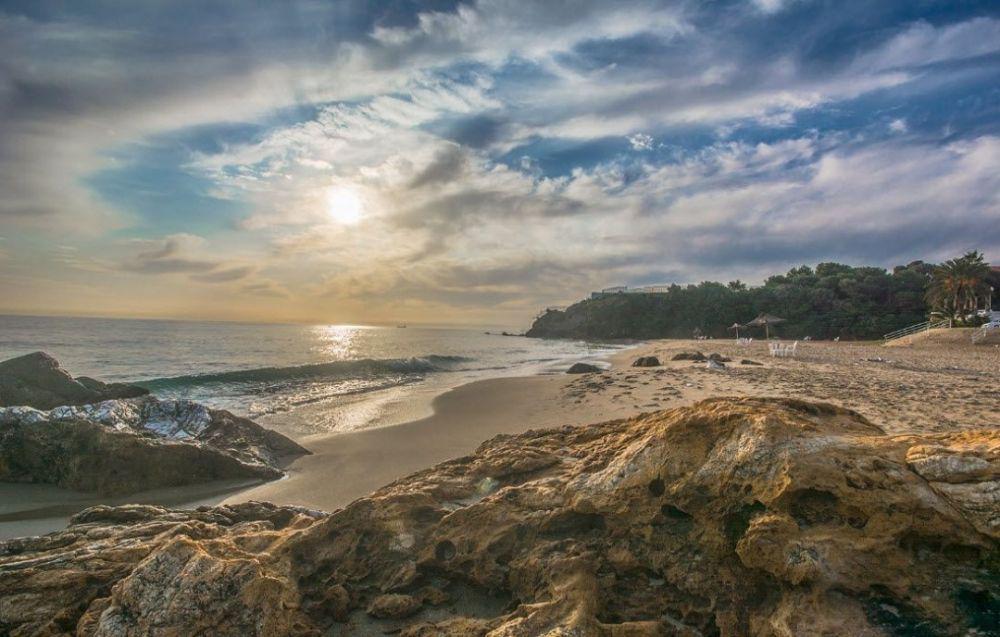 10 Wisata Pantai Paling Eksotis di Aljazair, Pesonanya bak Surga!