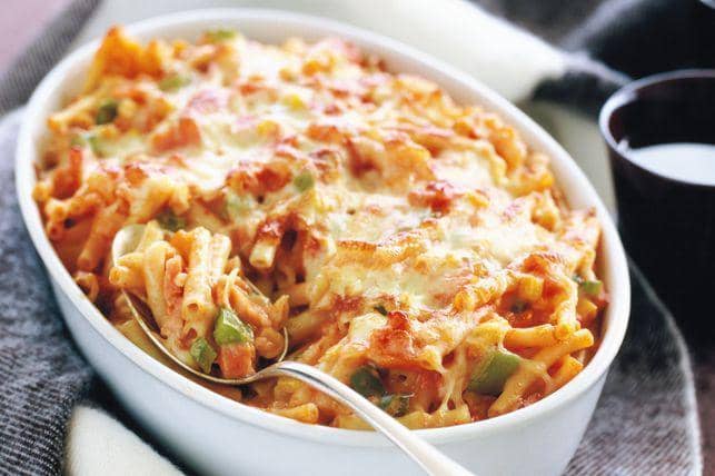 ilustrasi tomato macaroni cheese bake (taste.com.au)