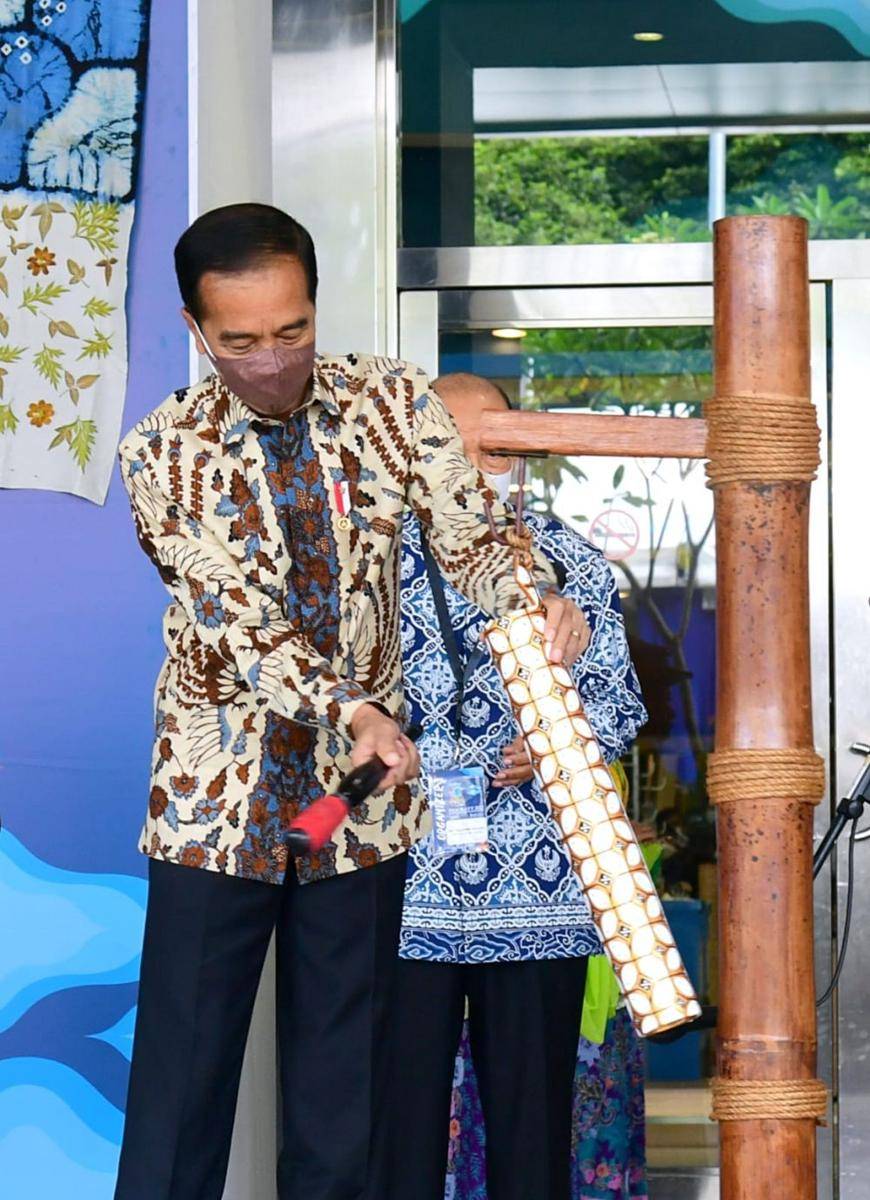 Presiden Jokowi meninjau Inacraft 2022 (dok. Setwapres)