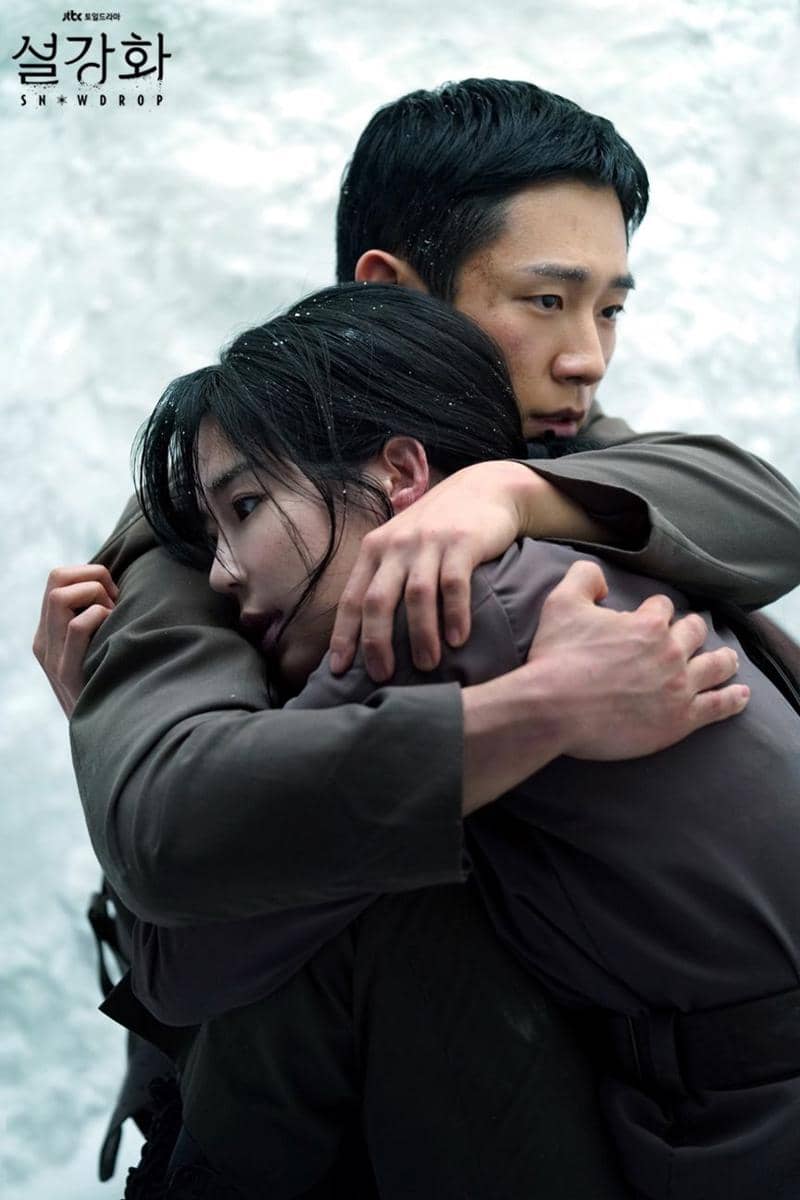 Yoo In Na dan Jung Hae In di drama Snowdrop (mtv.jtbc.joins.com)