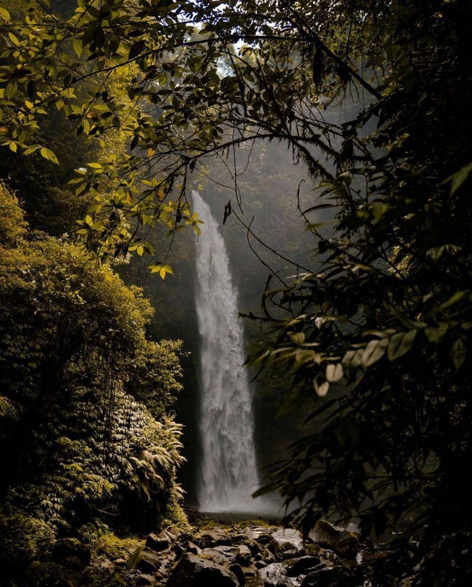 potret pesona Air Terjun Nungnung (instagram.com/lukeredmondmedia)