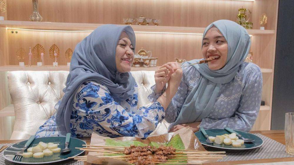 potret Nathalie Holscher dan Putri Delina (instagram.com/putridelinaa)