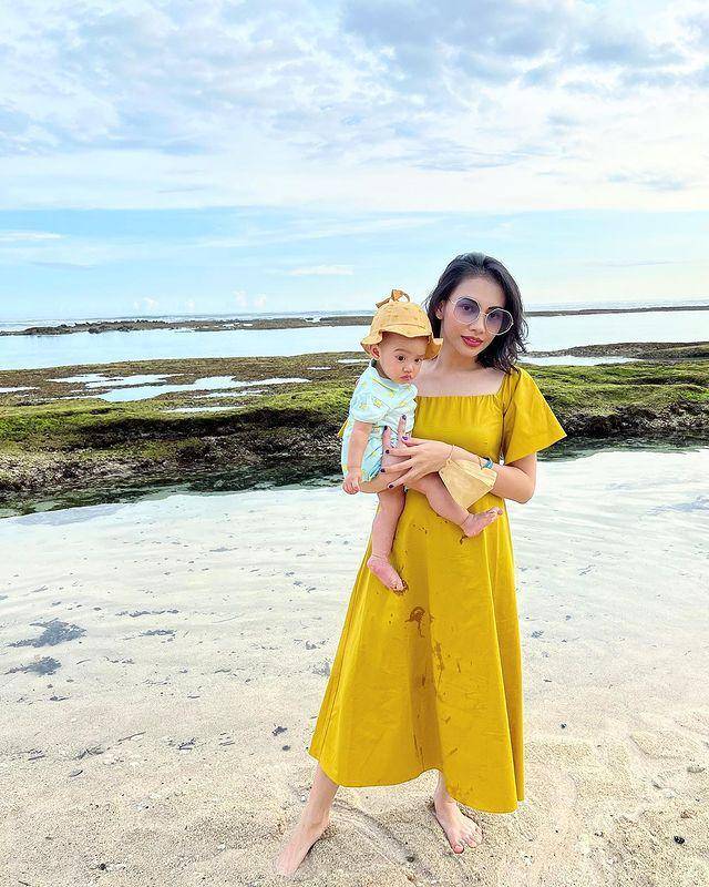 potret Kezia Karamoy dan buah hatinya (instagram.com/itskeziakaramoy)
